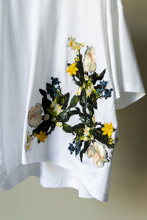 別注【Licht Bestreben】"花柄刺繍Tシャツ"
